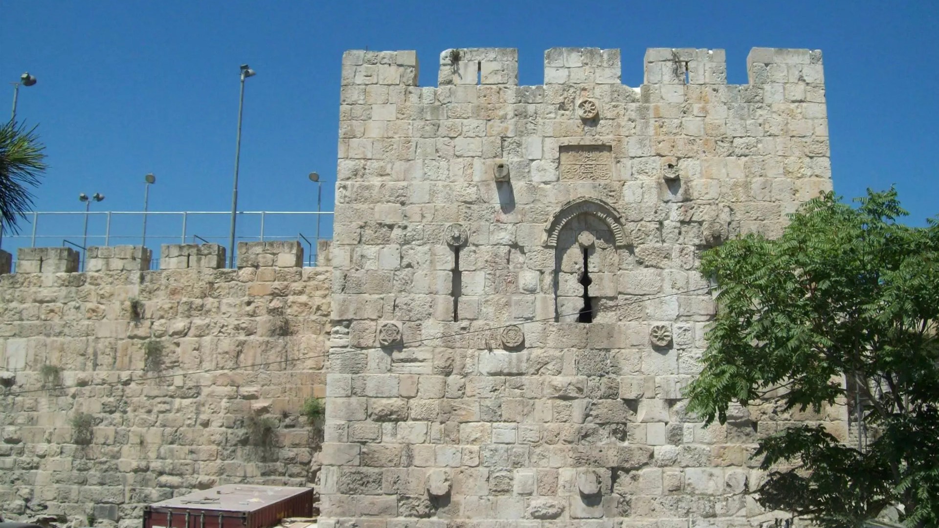 برج اللقلق.. "حارس القدس" الذي يرفض الانكسار أمام مطرقة التهويد