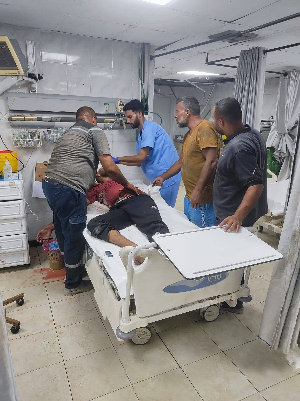 ملخص الساعة الأخيرة في الاعتداء على غزة:
شن طيران الاحتلال سلسلة غارات على دير البلح وقصف بالمدفعية شرق مخيم البريج وسط القطاع، كما استهدف منزلًا لعائ...