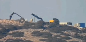 قوات الاحتلال تنصب "كرفانات" ومكعبات إسمنتية على قمة جبل السالمة في قرية رابا جنوب شرق جنين...