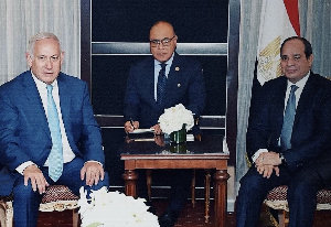 صحيفة هآرتس العبرية عن مسؤول مصري: لا صحة للتقارير التي تتحدث عن قطع العلاقات الأمنية مع "إسرائيل"، والاتصالات الأمنية والاستخبارية بين الجانبين متواص...