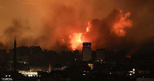 تواصل قوات الاحتلال الإسرائيلي تصعيدها العنيف على مدينة غزة، حيث نسفت مبانٍ سكنية شرق المدينة ونفذت طائراتها “حزامًا ناريًا” في محيط منطقة برشلونة بحي...