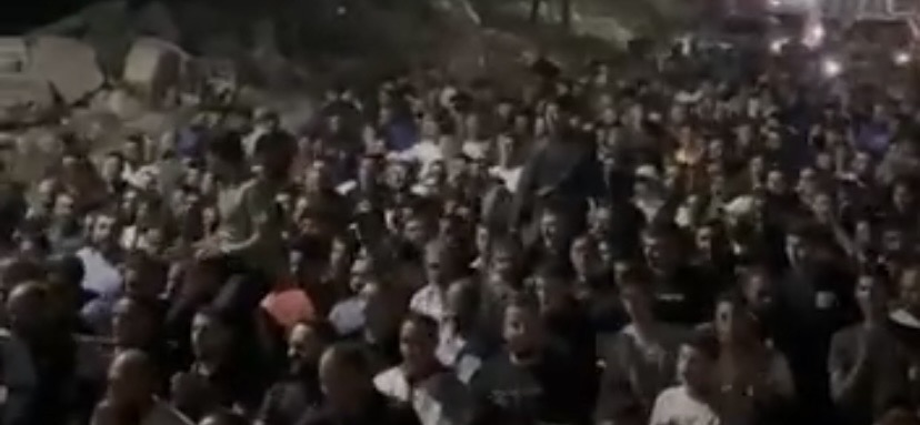 فيديو | يا خالد يا اين الوليد، جبنالك عريس جديد.. هتافات الفلسطينيين خلال مسيرة حاشدة في قرية دير جرير قضاء رام الله، وفاءً وإكراماً لشهداء الضفة وقطا...