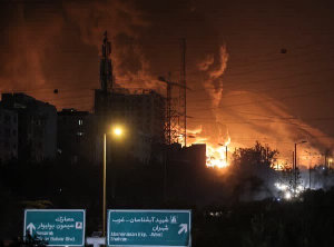 الصحافة إلايرانية تقول أن أصوات إنفجارات سُمعت في شرق طهران ومدينة تبريز، كما تم تفعيل الدفاعات الجوية في إيران....