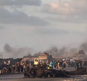 في مشهد قاسي .. النزوح الإجباري تحت النار والقصف .. اجساد مرهقة تستمر بالنزوح من مدينة غزة نحو الوسطى والجنوب....