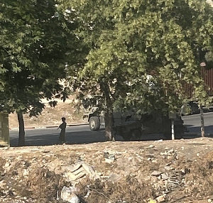 تواصل قوات الاحتلال الإسرائيلي حملتها في مدينة نابلس اليوم ، حيث نصبت حاجزًا قرب مدرسة جردانة، وشرعت بتفتيش المركبات والتدقيق في هويات المواطنين،  كما...