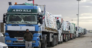  دخول ما يزيد عن 200 شاحنة من البضائع التجارية عبر معبر كرم أبو سالم في طريقها إلى وسط قطاع غزة....