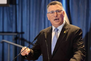 وزير خارجية الاحتلال بعد إعلان خطة العقوبات الأوروبية:
▪️توصيات مجلس المفوضية الأوروبية مشوهة أخلاقيا وسياسيا
▪️اتخاذ أي خطوات ضد إسرائيل سيضر مصالح أ...