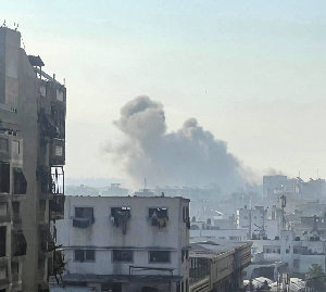 فيديو | منذ منتصف الليل وحتى هذه اللحظة، يواصل جيش الاحتلال الإسرائيلي تنفيذ سلسلة غارات جوية وقصف مدفعي مكثف في مختلف أنحاء قطاع غزة، أسفرت عن وقوع ش...