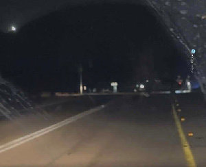 استنفار كبير في صفوف قوات الاحتلال عقب انفجار عبوة ناسفة على شارع “ألون” الاستيطاني عند مدخل قرية المغير شمال شرق رام الله، حيث أغلق الجيش الشارع بالك...