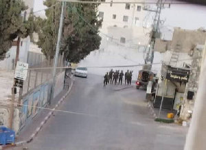 لم يخلُ اليوم من الاقتحامات والمواجهات العنيفة التي نفذتها قوات الاحتلال في عدة مناطق بالضفة الغربية، وأسفرت عن إصابات واعتداءات، أبرزها:
	•	رام الله:...