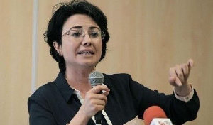 الشرطة الإسرائيلية تفرج عن النائبة السابقة حنين زعبي اليوم بعد التحقيق معه....