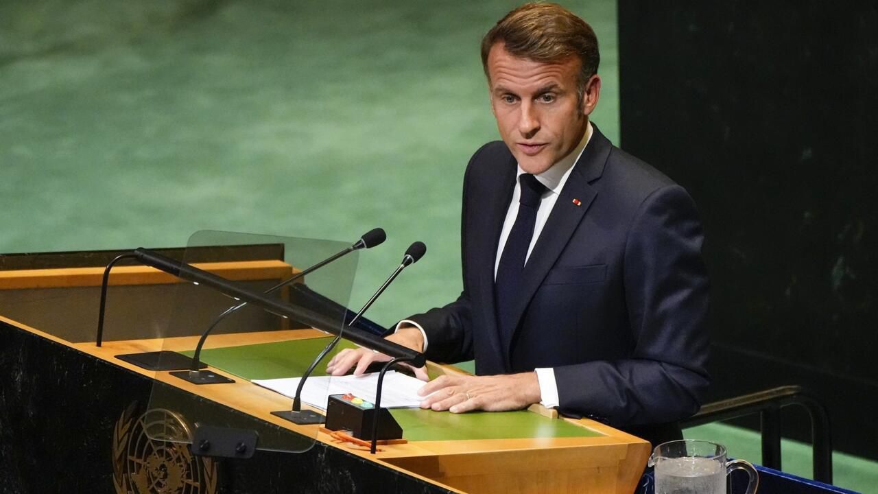 الرئيس الفرنسي:

ـ  نجتمع اليوم لأن الوقت حان للإفراج عن 48 رهينة تحتجزهم حماس ووقف الحرب في قطاع غزة .

ـ لم يعد بوسعنا الانتظار للاعتراف بالدولة الف...