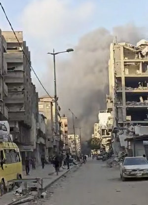 تواصل قوات الاحتلال الإسرائيلي قصفها العنيف على مختلف مناطق قطاع غزة، مستخدمة الطيران الحربي والمدفعية وعمليات التفجير، ما أسفر عن سقوط شهداء وجرحى ود...