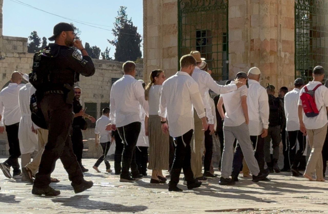 دائرة الأوقاف الإسلامية بالقدس: إغلاق باب المغاربة بعد اقتحام 328 مستوطناً المسجد الأقصى المبارك في الفترة الصباحية، بالإضافة إلى 270 آخرين تحت مسمّى ...