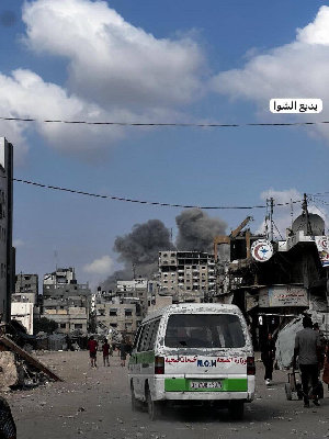 شهداء وجرحى في قصف متواصل يشنه الاحتلال الإسرائيلي على مناطق متفرقة من قطاع غزة منذ ساعات الظهيرة، وجاءت أبرز التطورات:
	•	قصف نازحين داخل ملعب النجوم...