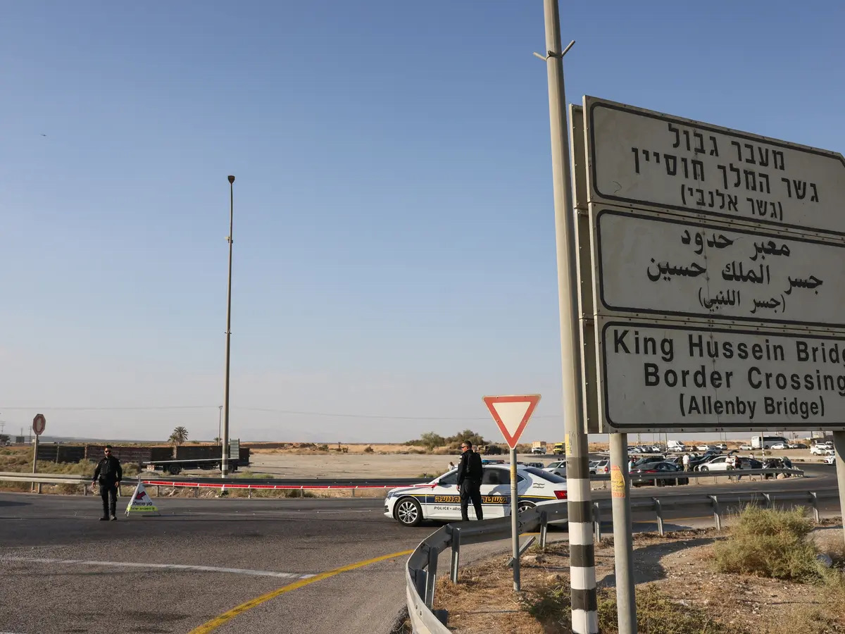 بعد الإغلاق الإسرائيلي.. غدًا سيُعاد افتتاح معبر الكرامة
صرّح رئيس الهيئة العامة للمعابر والحدود السيد نظمي مهنا باستئناف العمل على معبر الكرامة اعتبا...