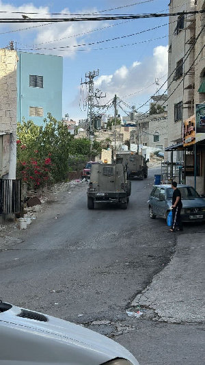 ما زال مشهد الاقتحامات اليومية مستمرًا في الضفة الغربية، وتخللته مواجهات بين الأهالي وقوات الاحتلال، ومن أبرز الاقتحامات خلال اليوم:
	•	اقتحام قرية سر...