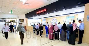 سهلت الشرطة وإدارة المعابر والحدود اليوم الجمعة حركة المغادرين والقادمين عبر معبر الكرامة، فيما بلغ عدد المغادرين 2050 شخصاً، والقادمين 1150 شخصاً....