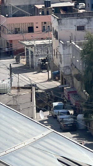 مسلسل الاقتحامات اليومي يتواصل في الضفة الغربية، متخللًا مواجهات مع الأهالي واعتقالات سقط خلالها عدد من الجرحى. ومن أبرز الاقتحامات خلال الساعات الأخي...