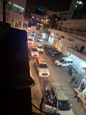 تواصل قوات الاحتلال اقتحاماتها في الضفة الغربية، تزامنًا مع اعتقالات ومواجهات مع الأهالي، وسط اعتداءات متكررة لقطعان المستوطنين : 

* القدس المحتلة:
 ...