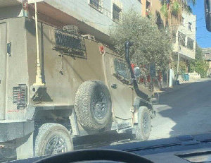 شهدت القدس والضفة الغربية سلسلة من الأحداث الميدانية خلال الساعات الماضية، شملت اقتحامات واعتقالات واعتداءات على المواطنين وأراضيهم.

🔹 قوات الاحتلال ...
