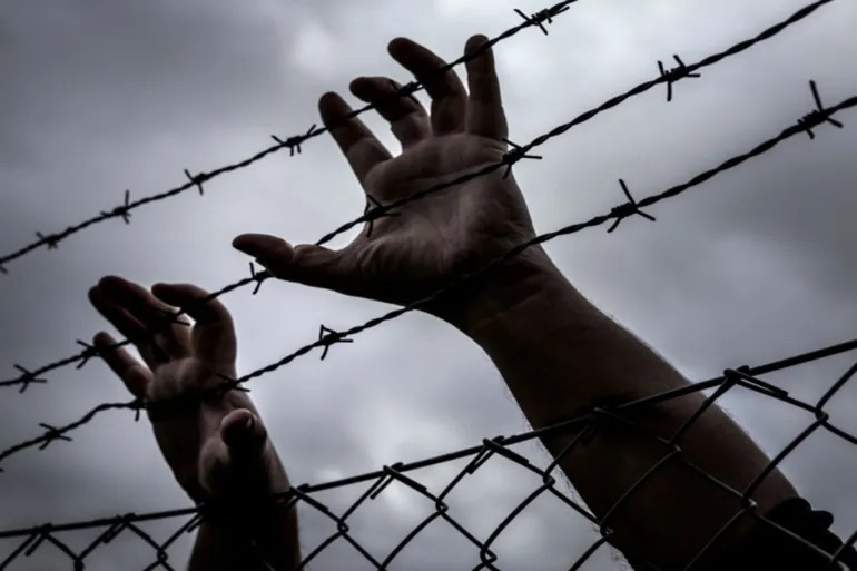 أفادت مصادر محلية أن حملة اعتقالات نفذتها قوات الاحتلال في عدة محافظات بالضفة الغربية، وأسفرت عن اعتقال عدد من المواطنين، من بينهم: عبيدة خازم من مخيم...