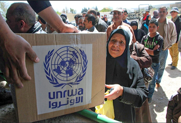 المستشار الإعلامي للأونروا:

▪️مئات آلاف الفلسطينيين في قطاع غزة يبيتون في الشوارع وعلى شاطئ البحر.

▪️ما يدخل قطاع غزة من مساعدات لا يتجاوز 9% من الا...