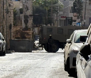 تصعيد خطير تشهده رام الله والبيرة والقدس المحتلة، مع اقتحامات واعتقالات وإغلاقات واسعة تنفذها قوات الاحتلال، وسط حصار خانق وشلل في الحركة بمناطق وسط و...