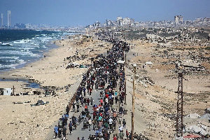 *أبرز التطورات 

*- استمرار عودة النازحين من وسط وجنوب قطاع غزة إلى مدينة غزة لليوم الثاني على التوالي رغم الدمار الكبير بالمدينة وشمالها*

*- انتشال ...