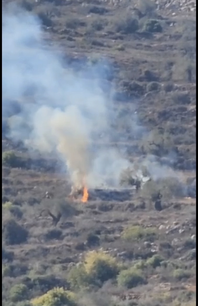  شاهد | مستوطنون يقتحمون الأراضي الزراعية في قرية قريوت جنوب شرق نابلس ويقومون بحرقها....