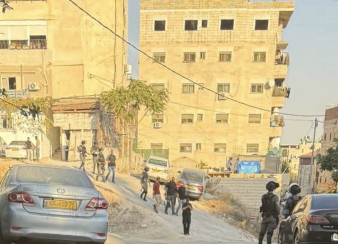 قوات خاصة من جيش الاحتلال تقتحم منازل الأهالي في بلدة العيساوية شمال شرق القدس وتدمر المحتويات....