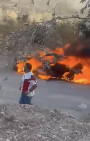 احراق ثلاث مركبات من قبل المستعمرين في كفر قدوم ومن ضمنهم سيارة مدير هيئة مقاومة الجدار والاستيطان مراد شتيوي....