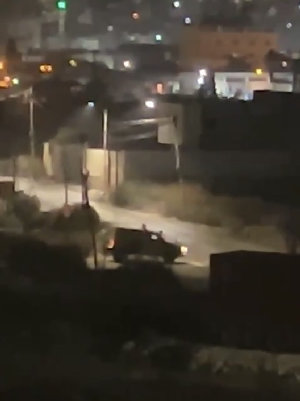 قوات الاحتلال تقتحم مدينة نابلس من حاجز بيت فوريك وتداهم بناية سكنية في محيط باب مخيم عسكر الجديد شرق المدينة....