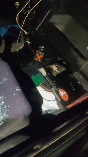 صور - قوات الاحتلال تحطم مركبة المواطن مؤيد حنني، بالإضافة إلى سرقة مبلغ مالي وتخريب محتوياتها في بلدة بيت فوريك شرق نابلس....