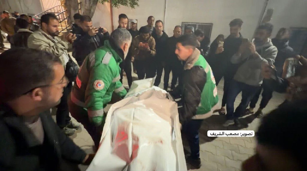 زفاف تحول إلى مجزرة شرقي مدينة غزة
تحول حفل زفاف داخل مدرسة شهداء غزة (تقع غرب الخط الأصفر) بحي التفاح شرقي مدينة غزة من فرح إلى حزن بعد مجزرة ارتكبها...