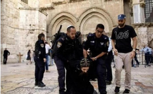 ضمن الاعتداءات والمضايقات التي تفرضها قوات الاحتلال على المدينة المقدسة كان للأخوة بطائفة المسيحية نصيب من هذه الاعتداءات حيث بلغت عدد الاعتداءات تجاه...