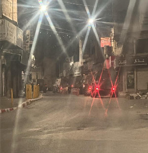 اقتحامات واسعة لقوات الاحتلال في عدة مناطق بالضفة الغربية: 

شنت قوات الاحتلال الإسرائيلي، حملة اقتحامات واسعة ومتزامنة طالت عددًا كبيرًا من المدن وال...