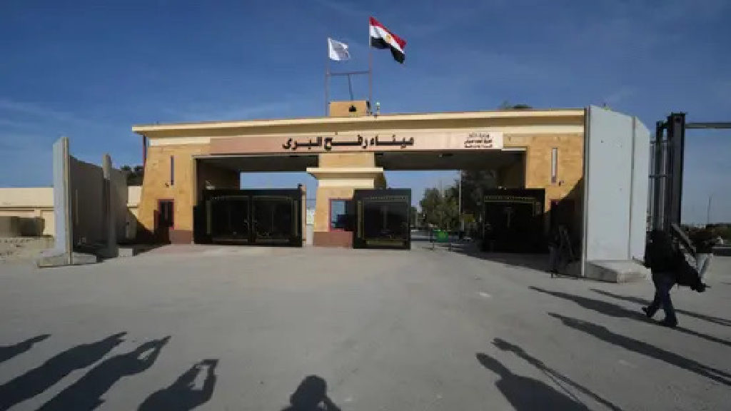 المستجدات الأخيرة حول معبر رفح البري 🇵🇸🇪🇬
وفقًا لما ورد من مصادر مطلعة:

هناك احتمال كبير لوصول وفد الاتحاد الأوروبي والسلطة الفلسطينية إلى معبر رفح غ...