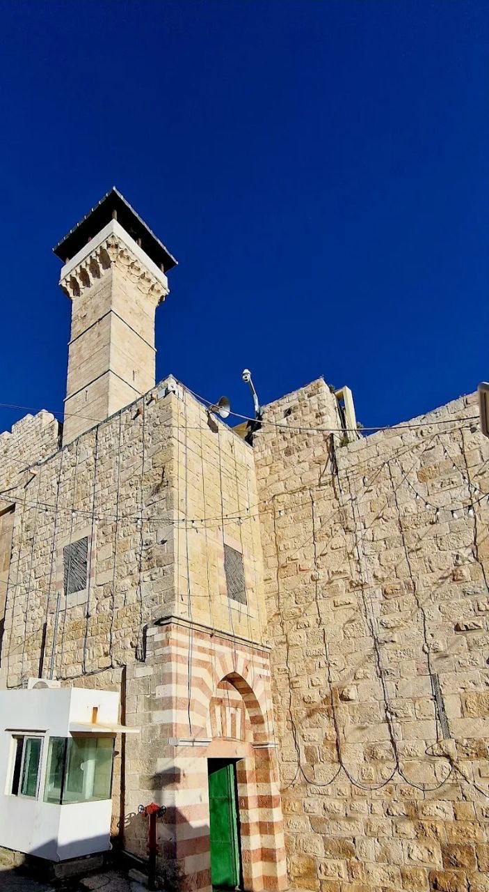 مدير عام مديرية أوقاف الخليل أمجد كراجة أكد أن قرار الاحتلال بالسيطرة الكاملة على المسجد الإبراهيمي، وإنهاء صلاحيات البلدية، ليس نهائيا، وأنهم يواصلون...