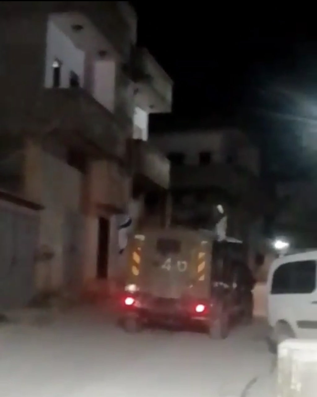 اقتحامات واسعة ومتواصلة طالت عدة مناطق في الضفة الغربية والقدس المحتلة، تخللتها مداهمات للمنازل، واعتقالات، ودفع بتعزيزات عسكرية، إلى جانب تسجيل إصابا...