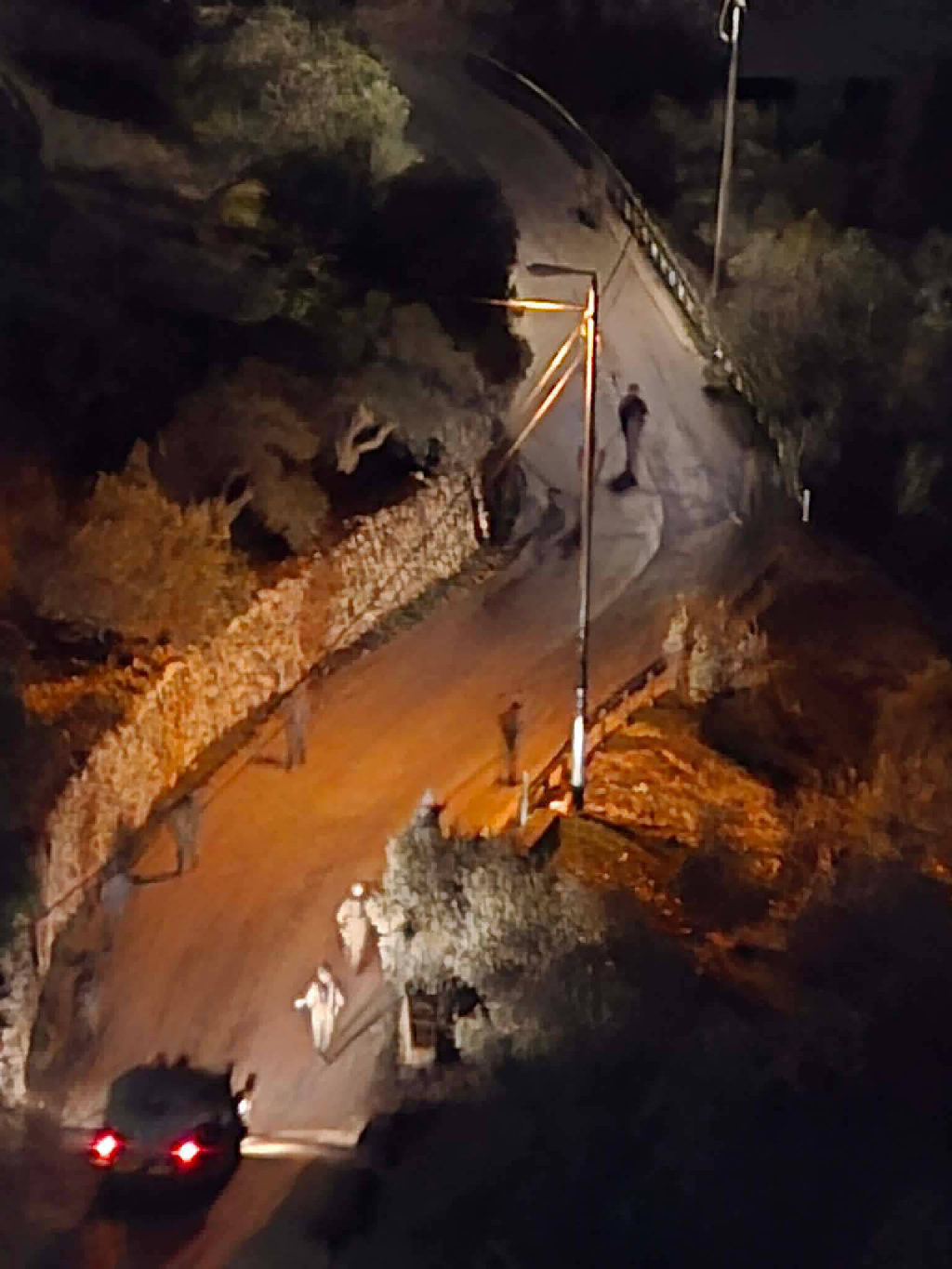 * اقتحامات واعتقالات ومواجهات في الضفة الغربية .

▪️ الخليل:
– قوات الاحتلال تقتحم مخيم العروب شمال المدينة.

▪️ جنين:
– اقتحام قرية صانور جنوب شرق جن...