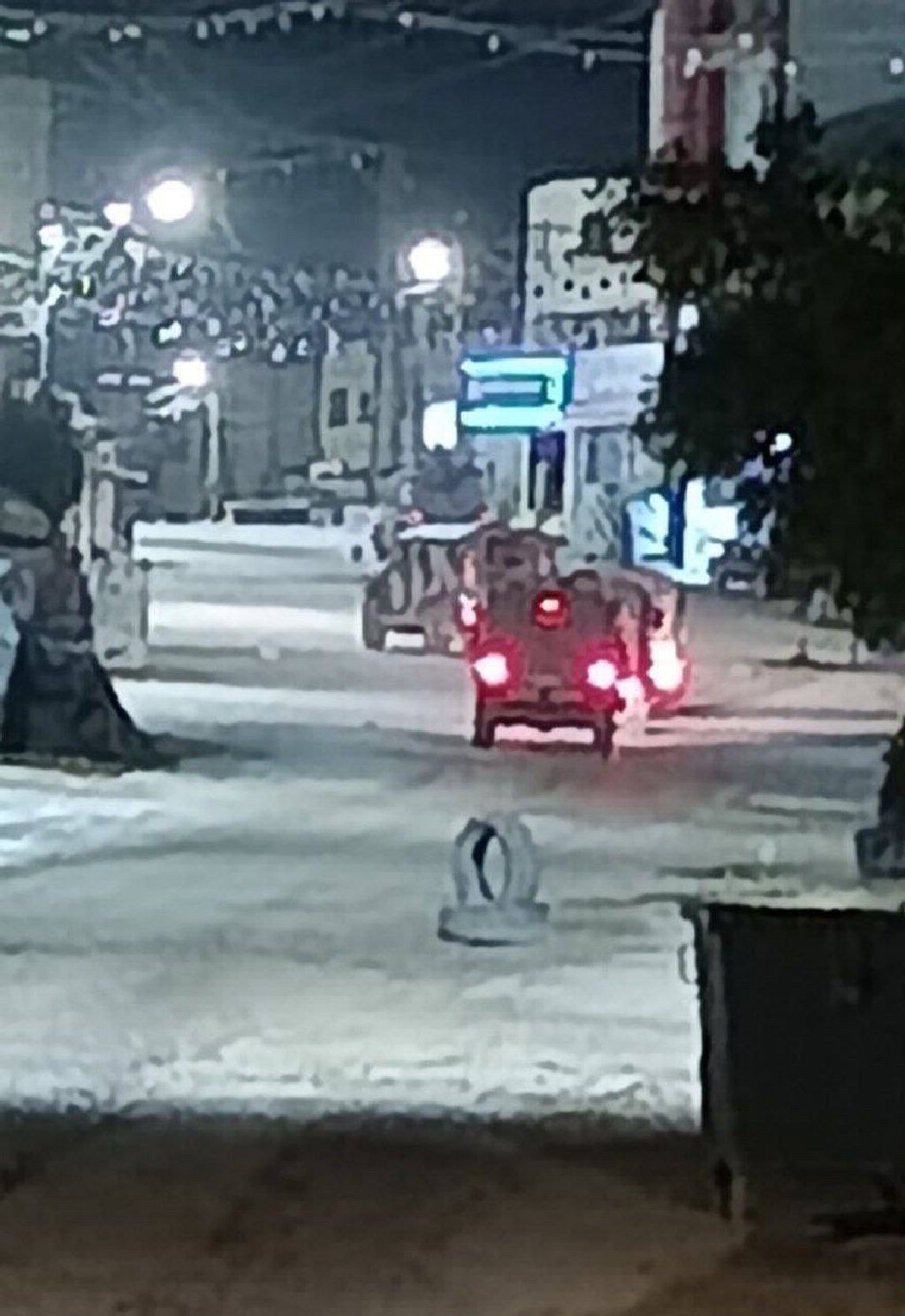 اقتحامات متواصلة لقوات الاحتلال في الضفة الغربية مساء اليوم، طالت عدة محافظات في الضفة الغربية، تخللتها مواجهات وإطلاق رصاص حي، إلى جانب انتشار مكثف ل...