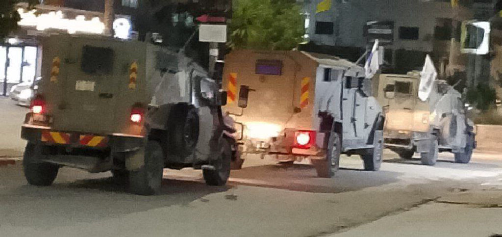 . اقتحامات واسعة لقوات الاحتلال في عدة مناطق بالضفة الغربية.

. نفذت قوات الاحتلال سلسلة اقتحامات متزامنة طالت عدداً من مدن وبلدات الضفة الغربية، تخلل...