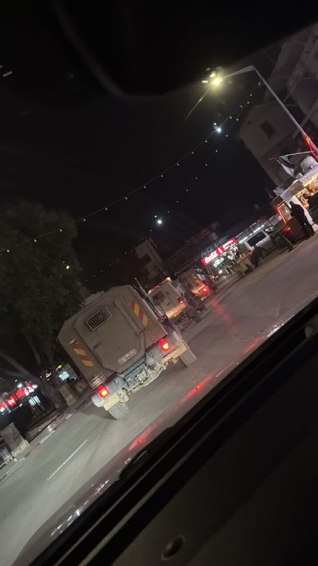 .اقتحامات واسعة لقوات الاحتلال في عدة مناطق بالضفة الغربية .

 . شنّت قوات الاحتلال الإسرائيلي حملة اقتحامات واسعة ومتزامنة طالت عددًا كبيرًا من المدن...