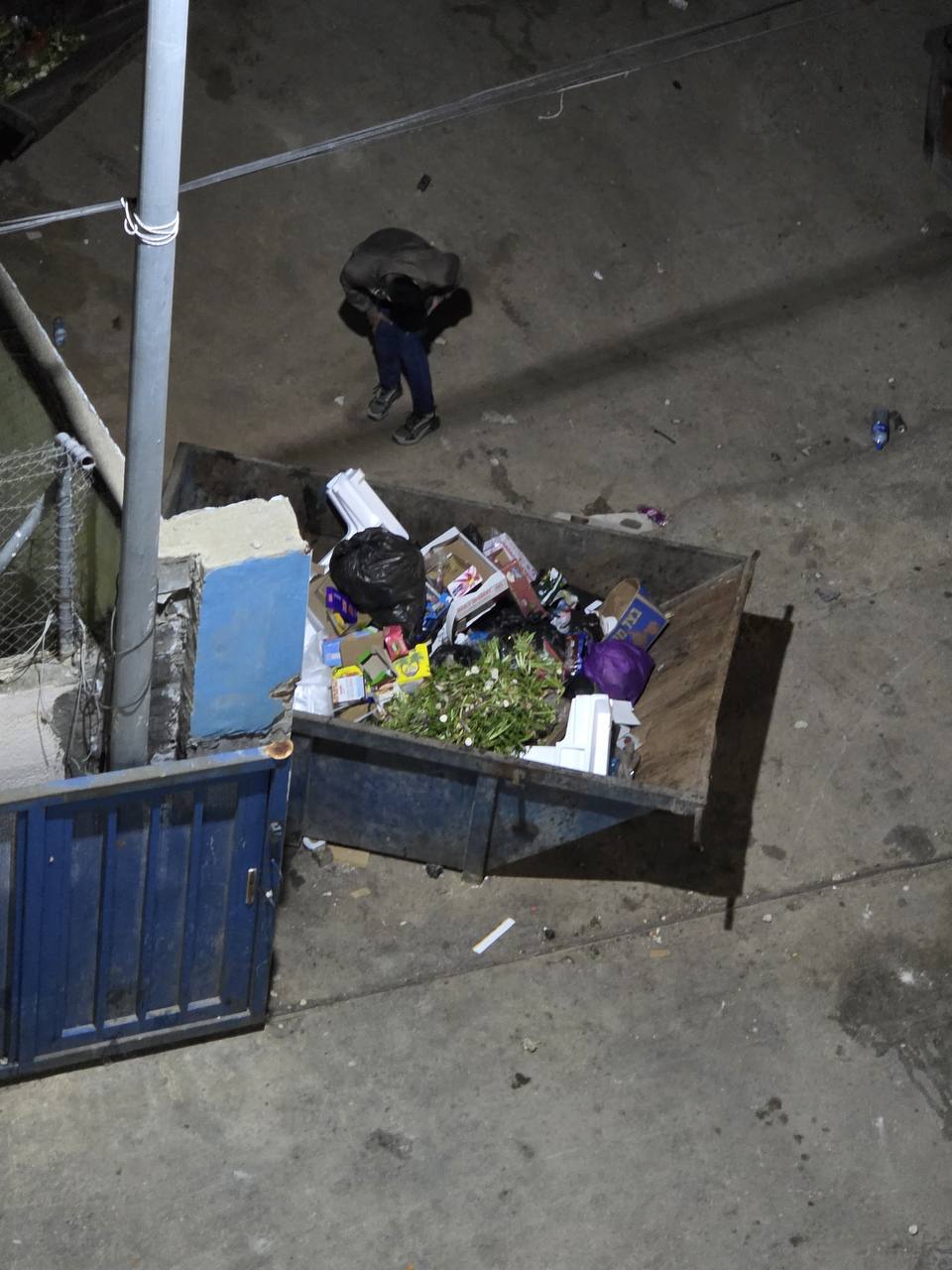 مصادر إعلامية: إصابة شاب برصاص الاحتلال في مخيم قلنديا شمال القدس المحتلة....