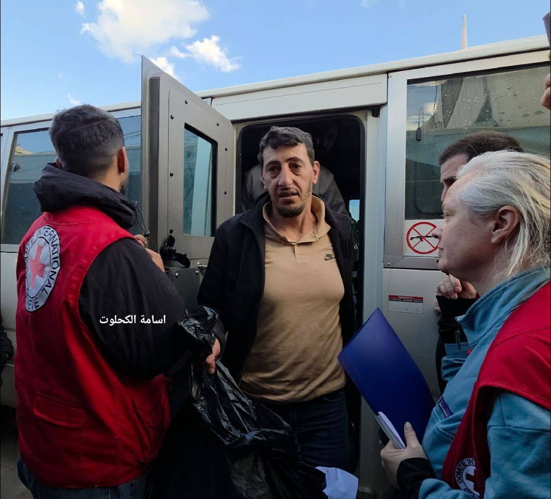 متابعة: أسماء الأسرى المفرج عنهم من سجون الاحتلال، ووصلوا إلى مستشفى شهداء الأقصى في قطاع غزة:

1- رسمي زهير عبد المجيد العكلوك
العمر / 37 عامًا

2- ح...