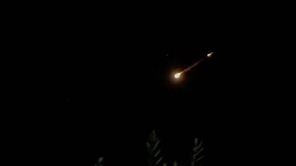 👁️ مشاهد للصواريخ الإيرانية في أجواء مناطق متفرقة من الضفة الغربية أثناء عبورها باتجاه إسرائيل....