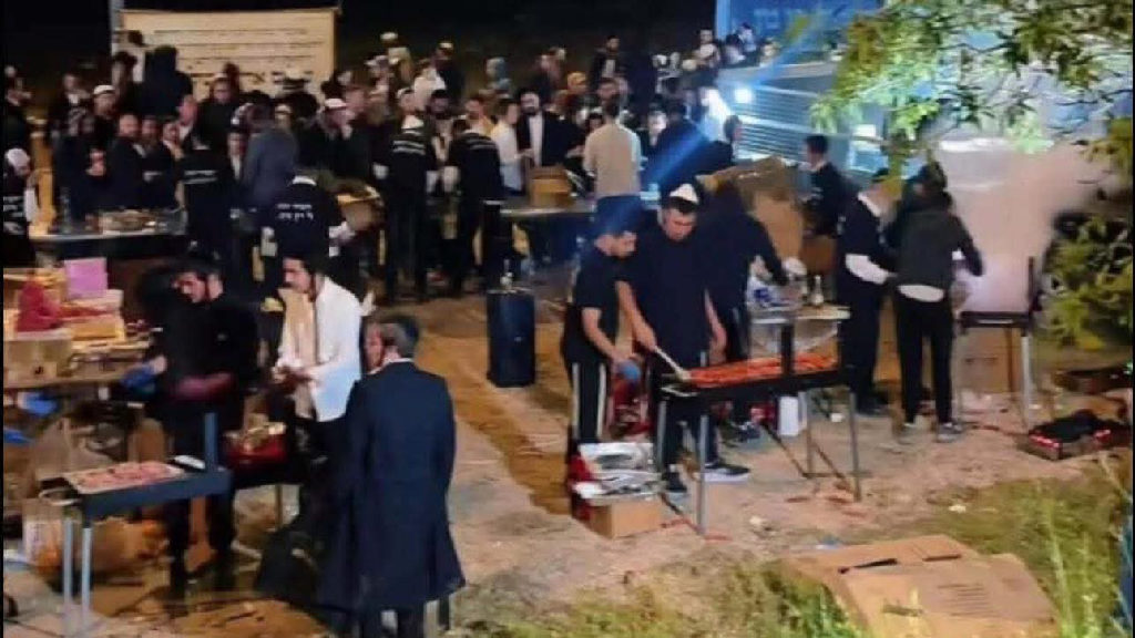 اقتحام المستوطنين لمقامات قرية كفل حارس تزامنًا مع عيد “البيسح”
 شهدت قرية كفل حارس شمال محافظة سلفيت، ليلة امس تزامنا مع ما يسمى بعيد البيسح ، اقتحام...