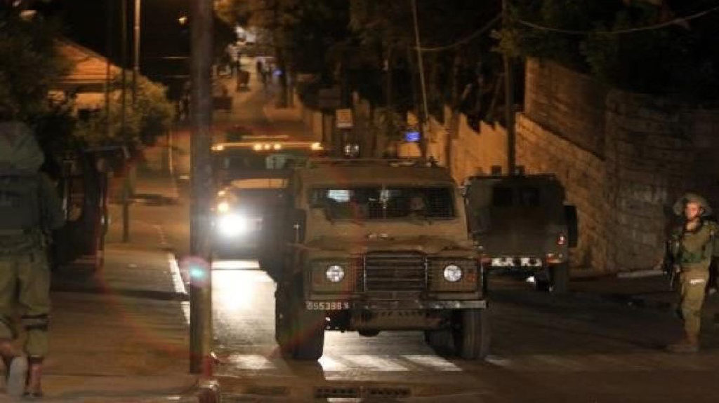 اعتقال شاب عقب اقتحام إسرائيلي لمدينة نابلس

نفذت قوات الاحتلال الإسرائيلي، فجر الاثنين، عملية اقتحام داخل مدينة نابلس، تركزت في عدد من الأحياء السكني...
