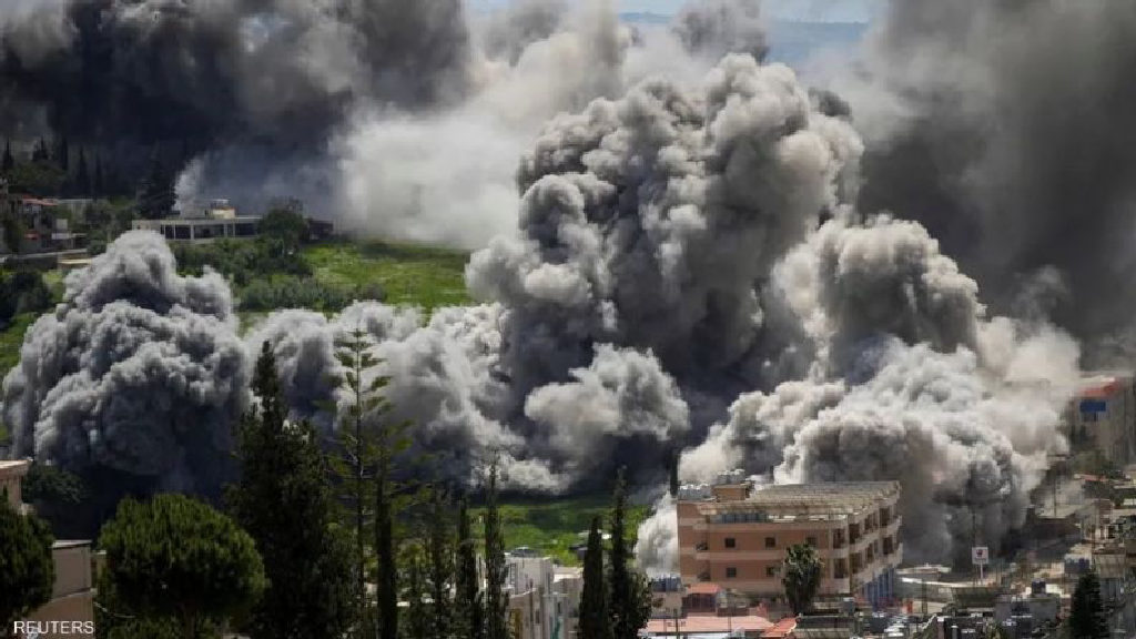 عمليات تفجير إسرائيلية واسعة في جنوب لبنان
فجّر الجيش الإسرائيلي، عدة مبان في مدينة بنت جبيل ومنازل في بلدة الخيام بجنوب لبنان، فيما أنذر بإخلاء مبنى ...